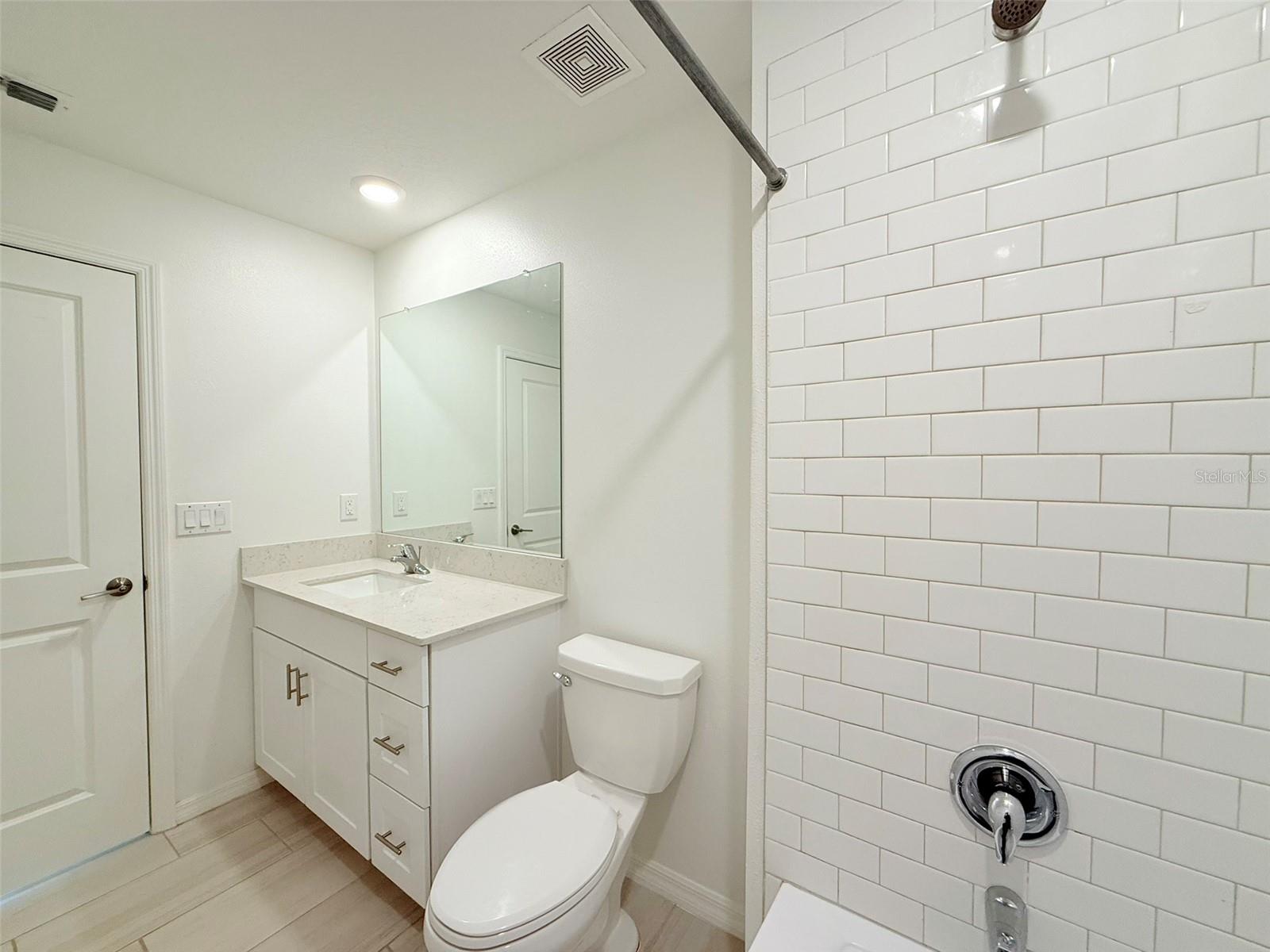 TWO RIVERS PARCEL A1 PHASE A PB 91 PG 037 BLOCK 7 - Residential Lease