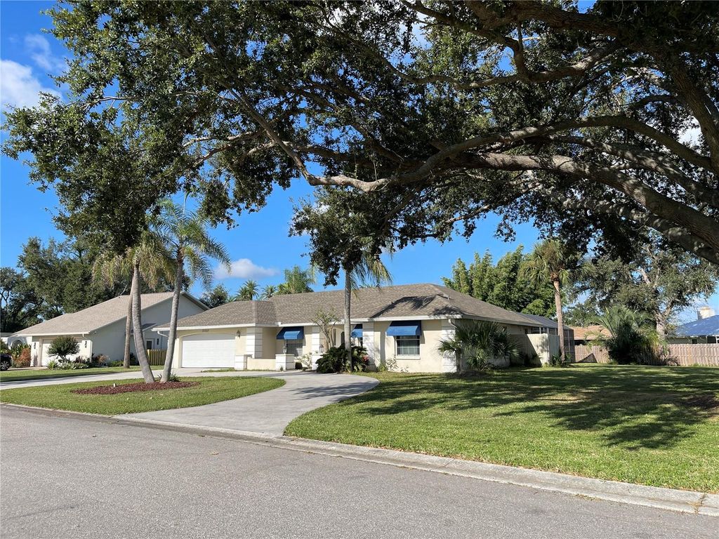 Photo of 3819 Countryside Lane, Sarasota, FL 34233 (MLS # R4910021)