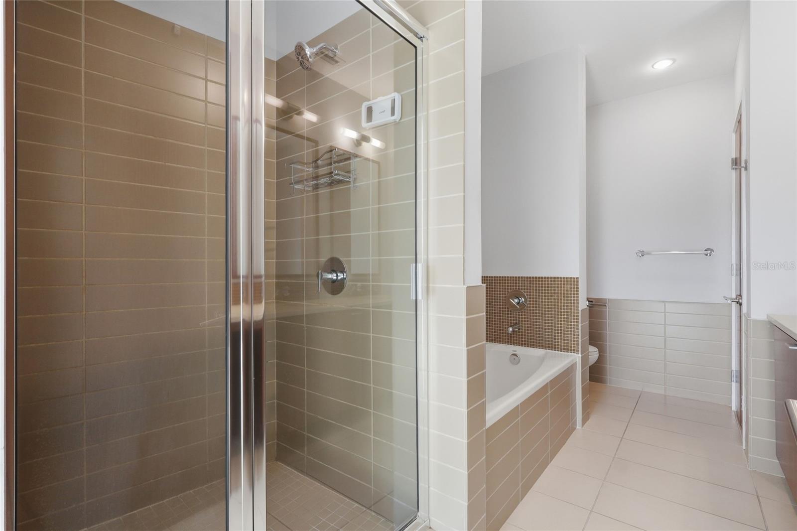 THE PLACE AT CHANNELSIDE A CON - Residential