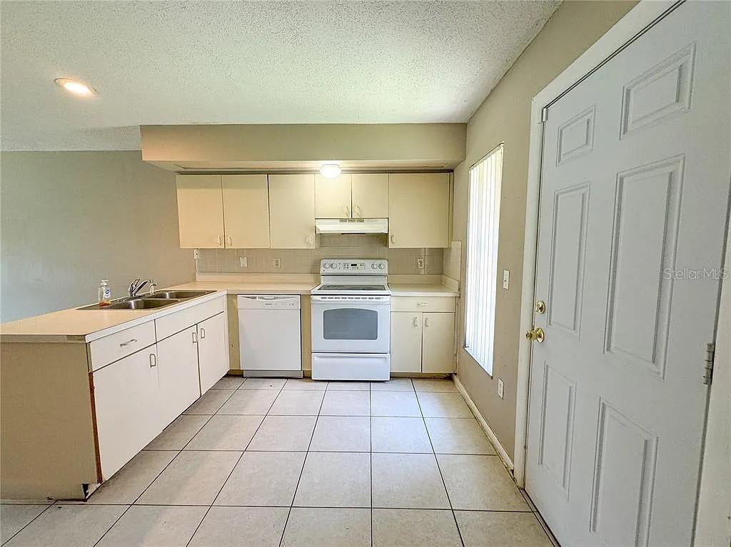 UNRECORDED PLAT/SECRET COVE - Residential Income