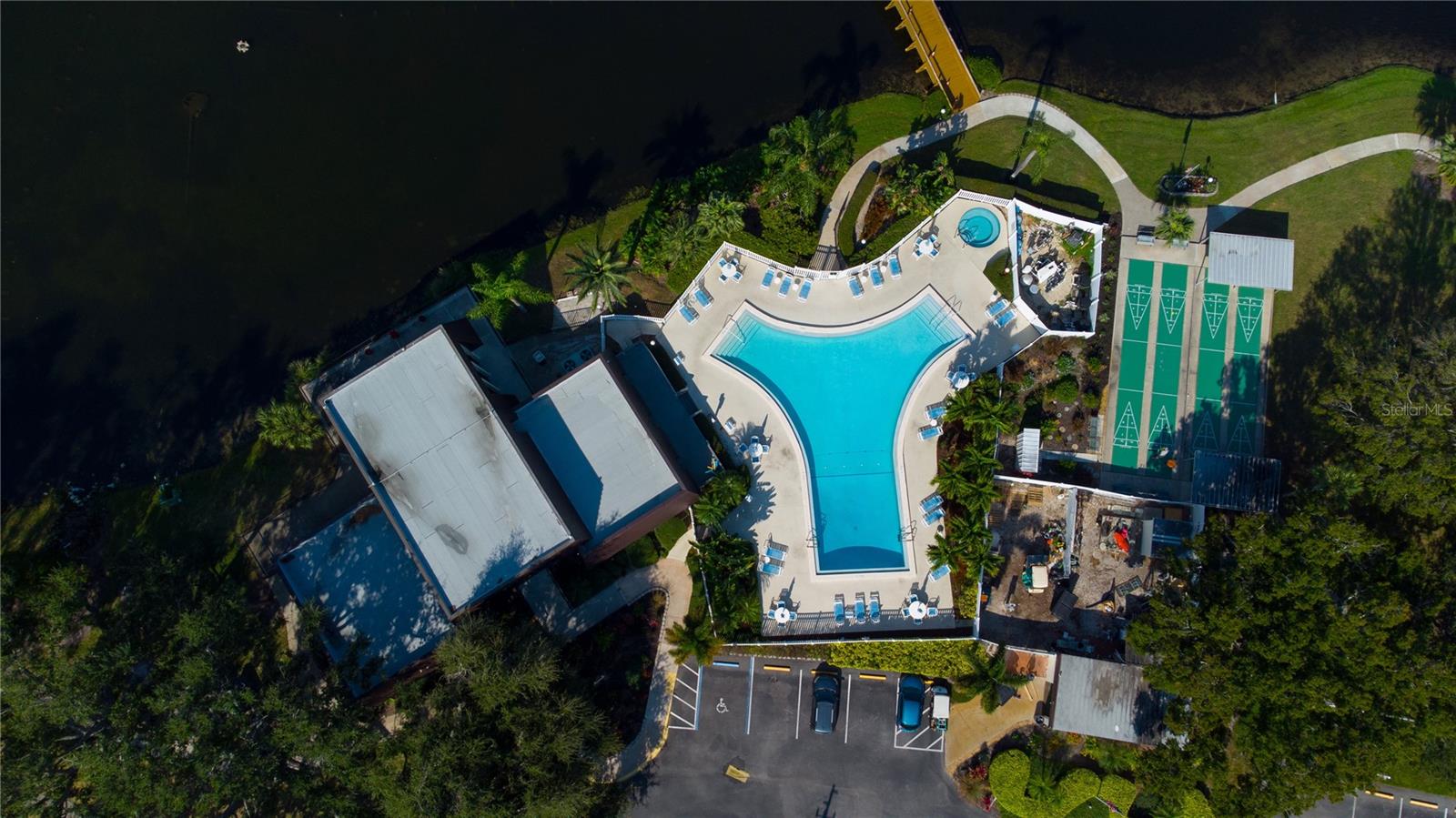 LAKEVIEW OF LARGO - Residential