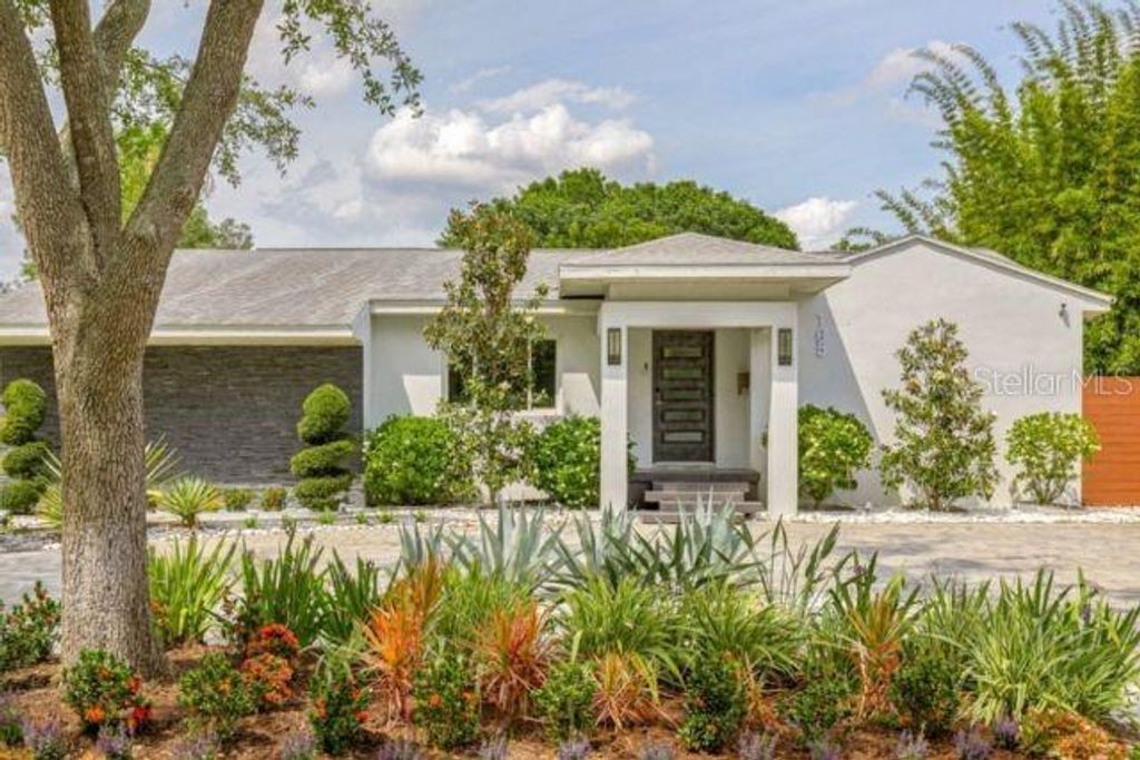 Photo of 105 Huron Avenue, Tampa, FL 33606 (MLS # TB8407099)