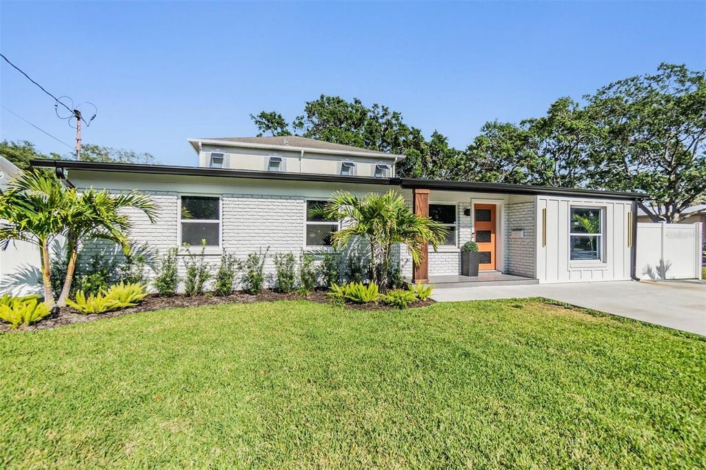 Photo of 401 N Manhattan Avenue, Tampa, FL 33609 (MLS # TB8443908)