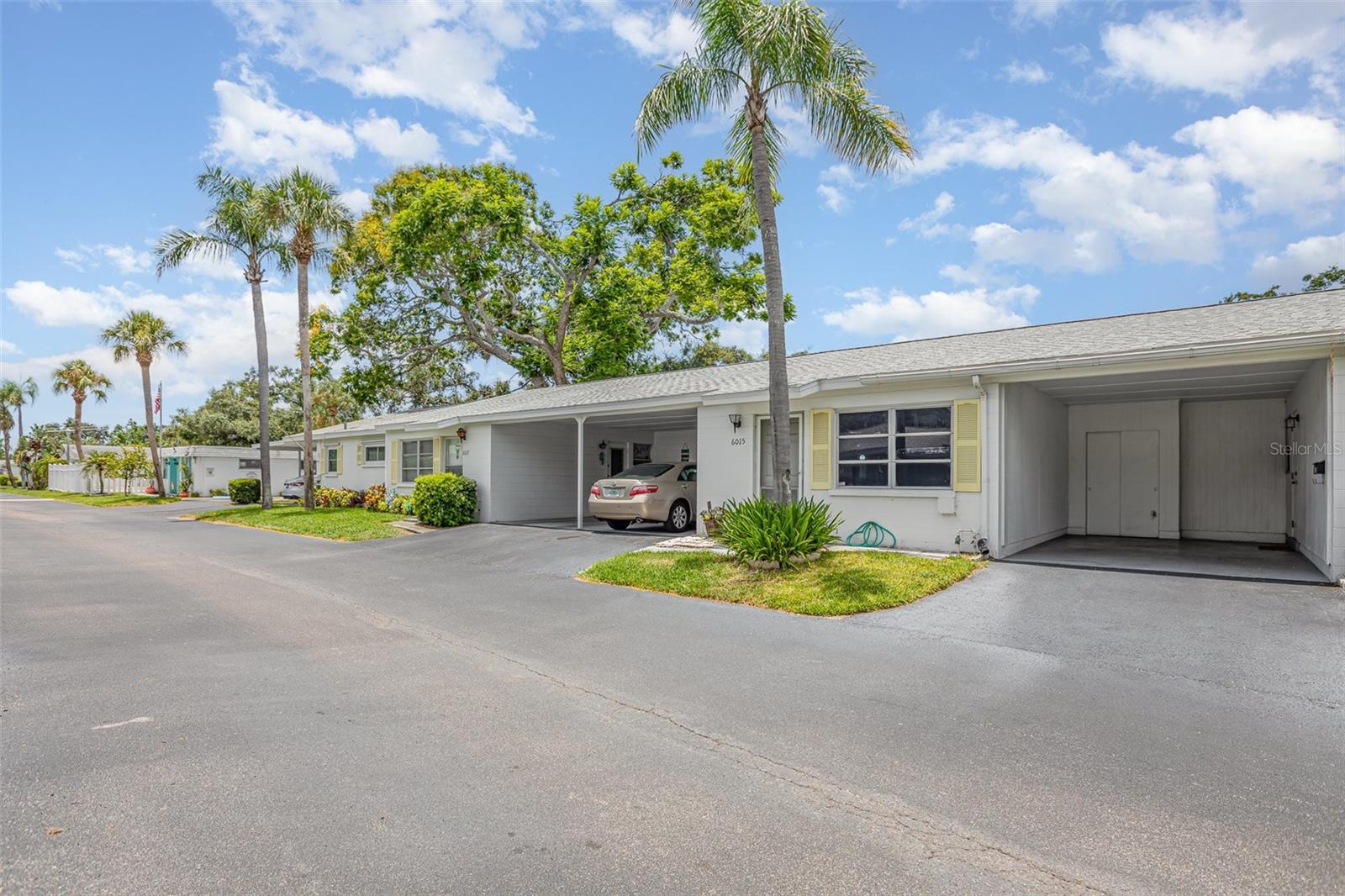 Spacious 1BR/1BA with Open Floor Plan – Quiet Neighborhood
This updated 1-bedroom, 1-bathroom unit features a spacious open layout and brand-new flooring throughout. Located in a quiet, desirable neighborhood, it’s the perfect place to call home.