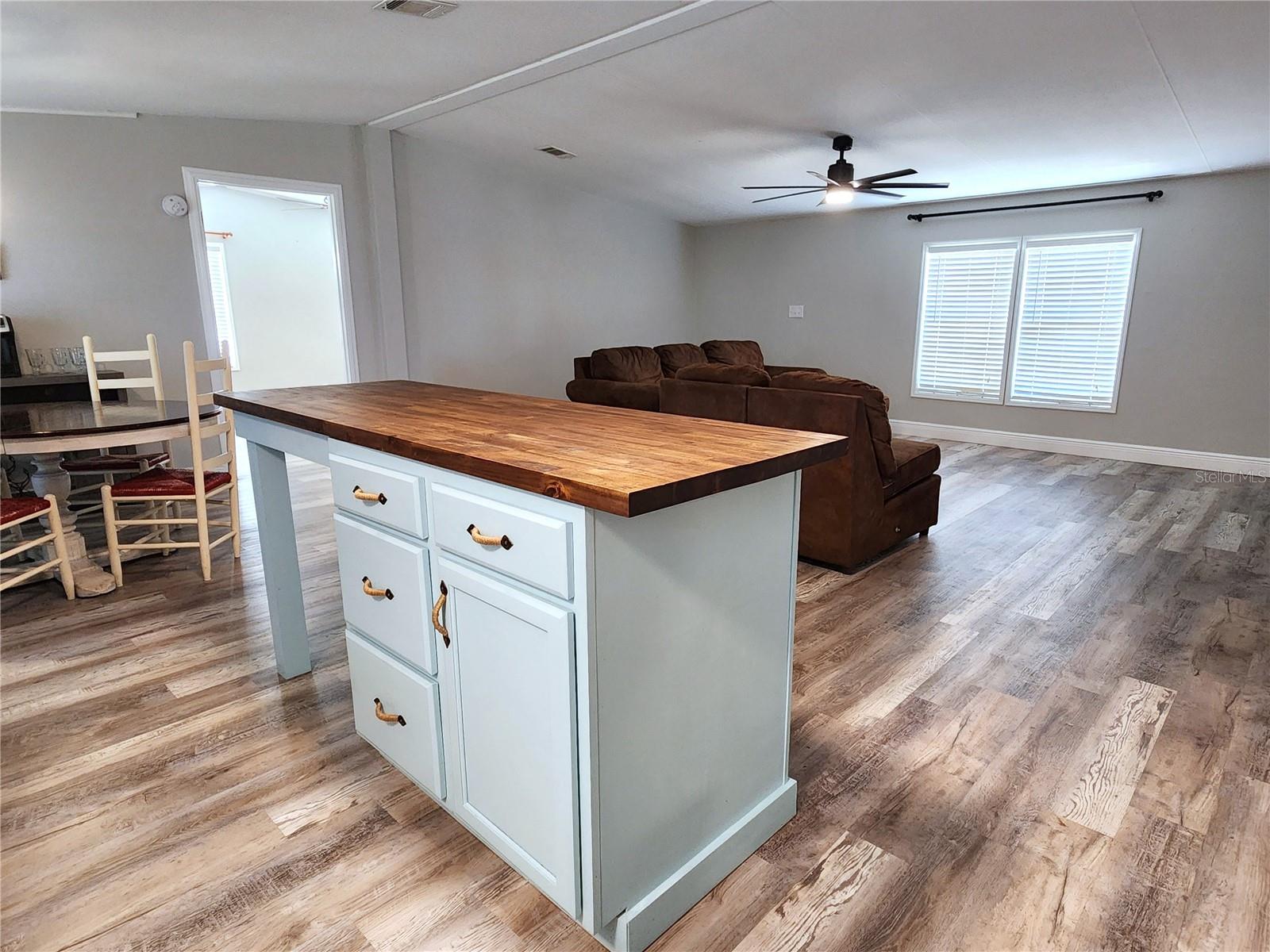 ISLAND LAKE TERRACE - Residential