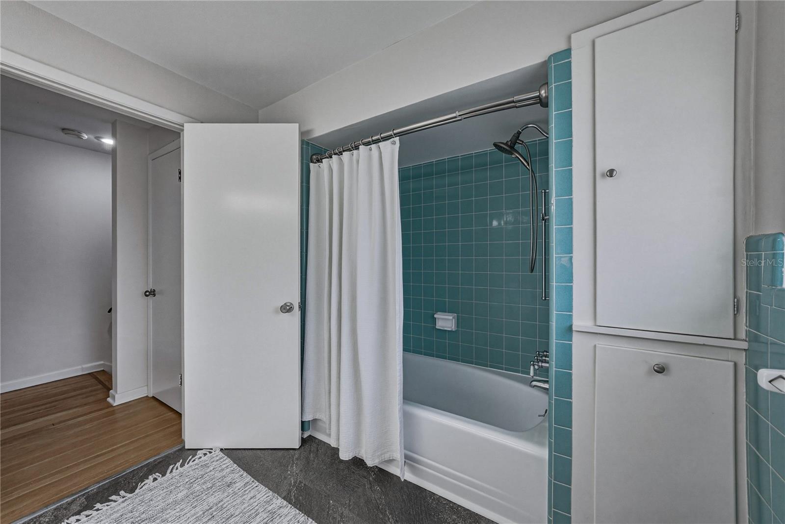 LAUREL HILL - Residential