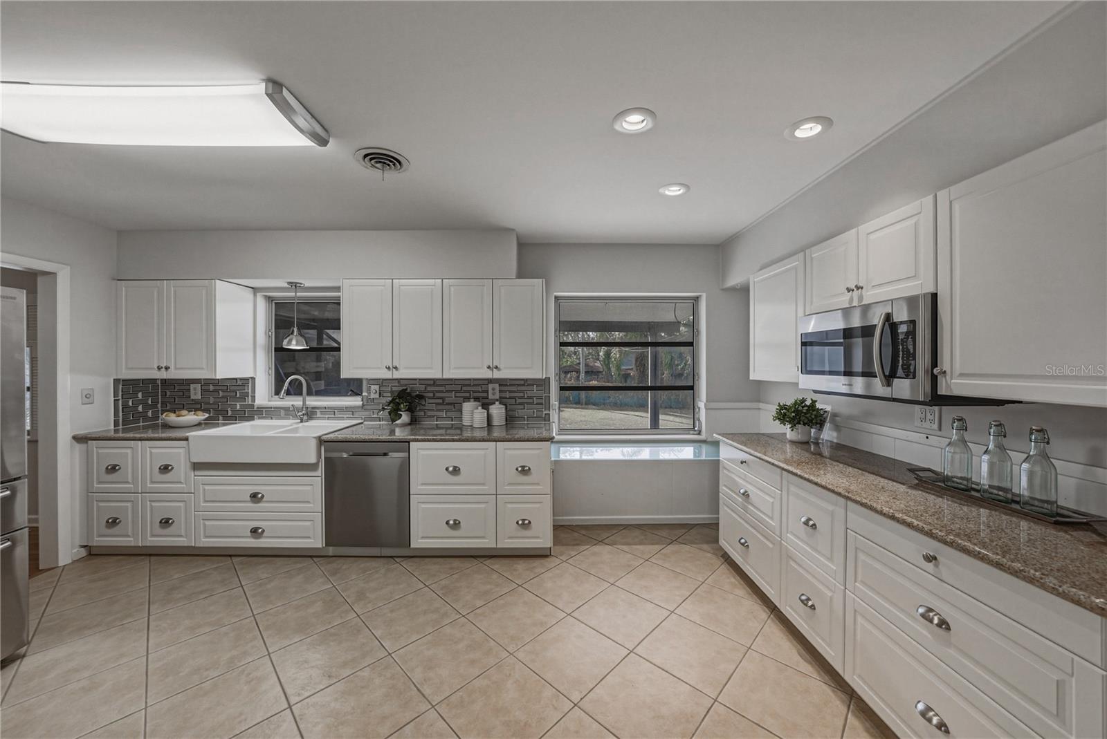 LAUREL HILL - Residential