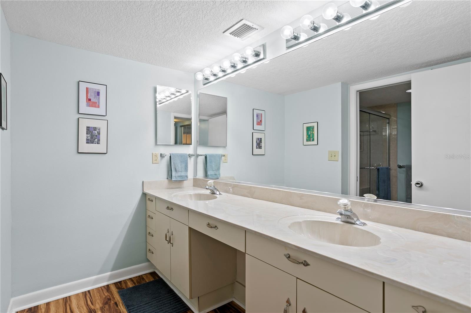 TREASURE ISLAND TENNIS & YACHT CLUB - Residential