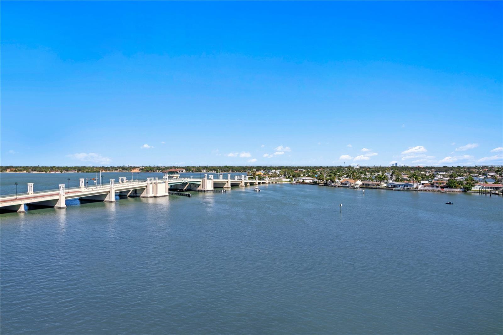 TREASURE ISLAND TENNIS & YACHT CLUB - Residential