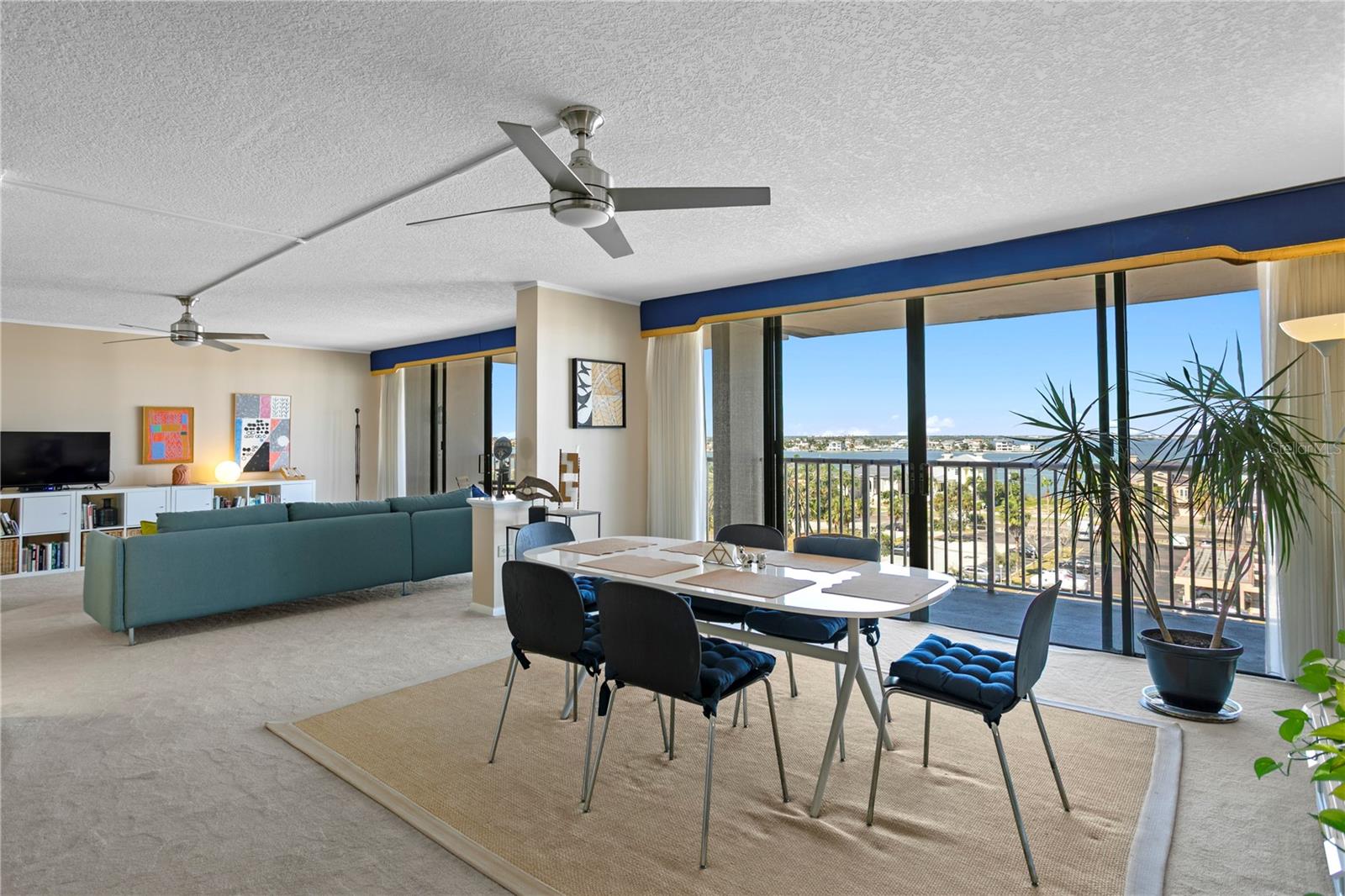 TREASURE ISLAND TENNIS & YACHT CLUB - Residential