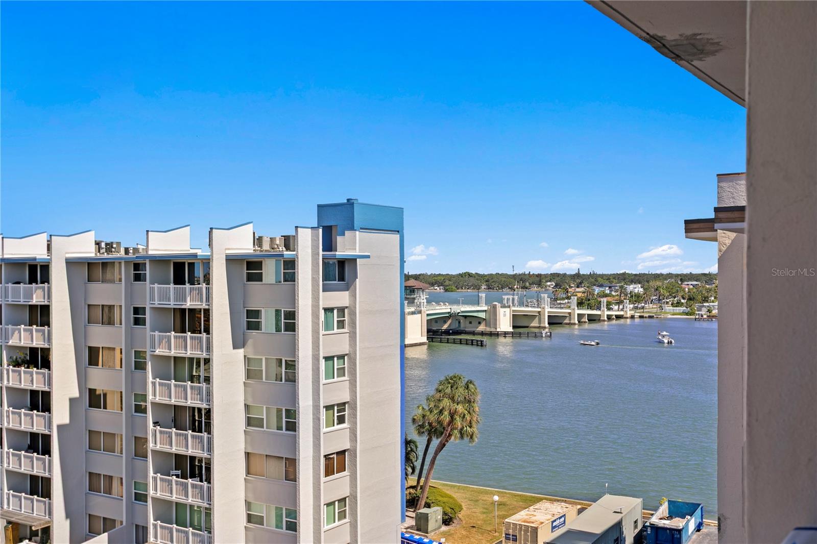 TREASURE ISLAND TENNIS & YACHT CLUB - Residential