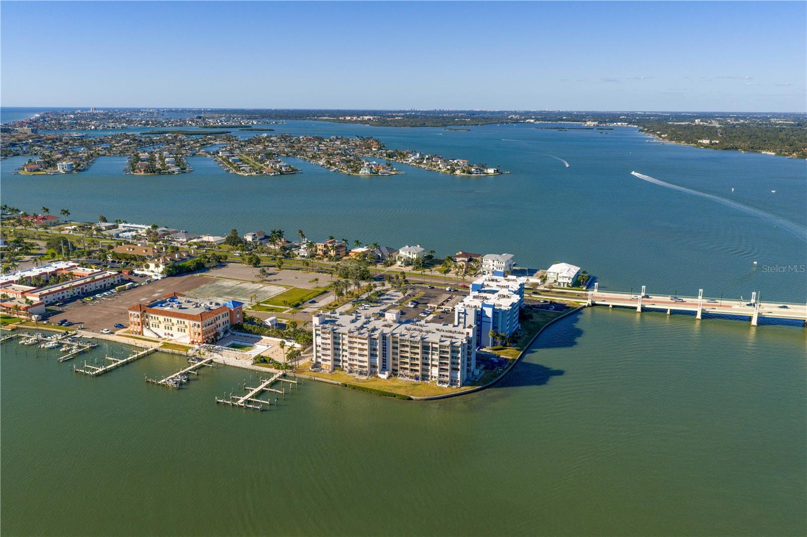 TREASURE ISLAND TENNIS & YACHT CLUB - Residential