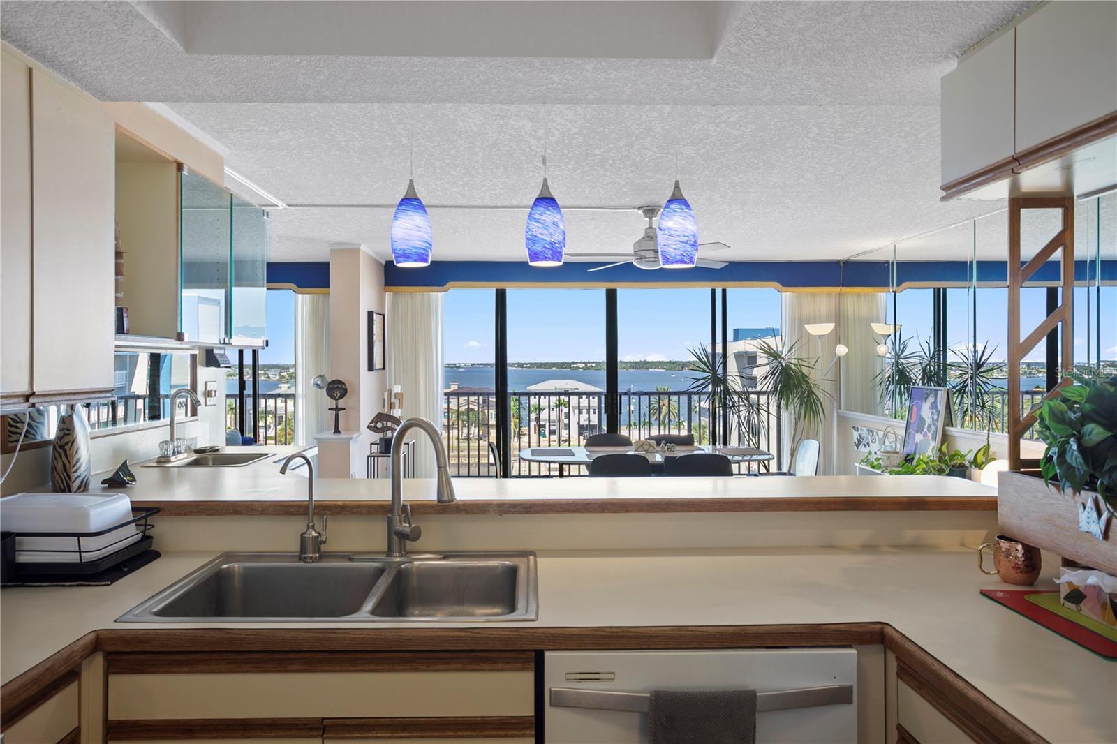 TREASURE ISLAND TENNIS & YACHT CLUB - Residential