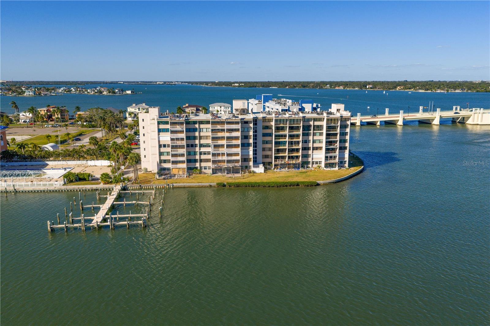 TREASURE ISLAND TENNIS & YACHT CLUB - Residential