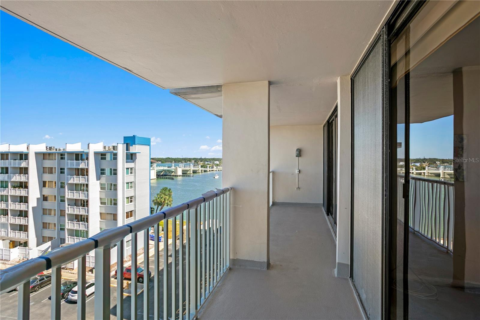 TREASURE ISLAND TENNIS & YACHT CLUB - Residential