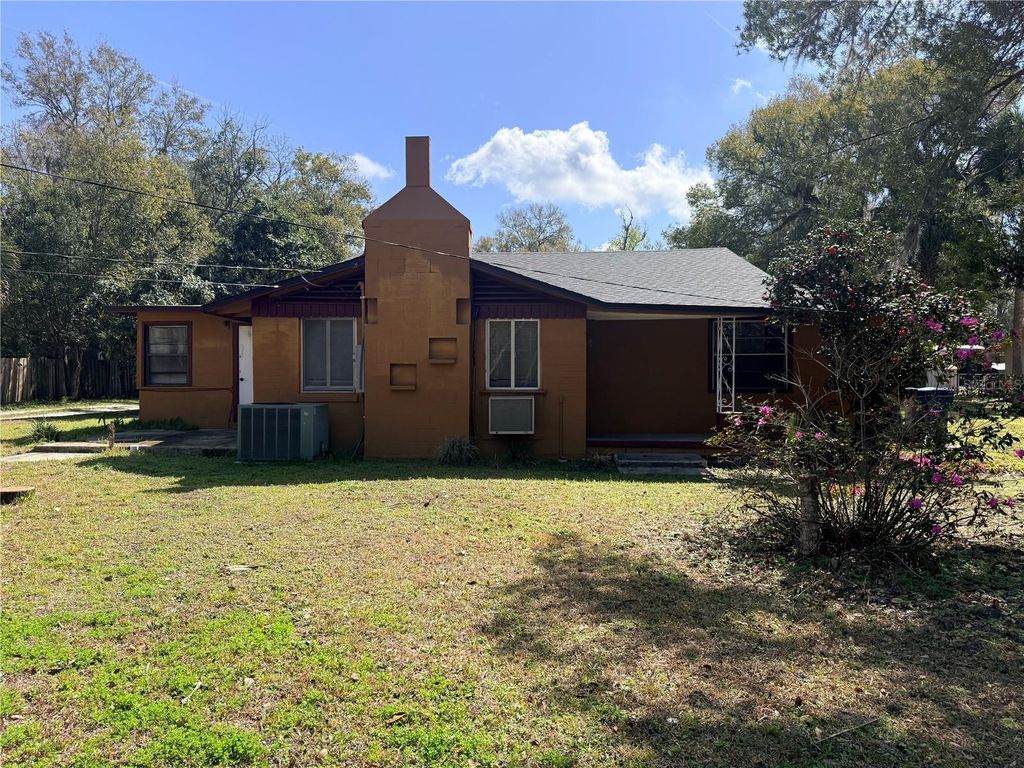 Photo of 2108 Old New York Avenue, Deland, FL 32720 (MLS # V4947953)