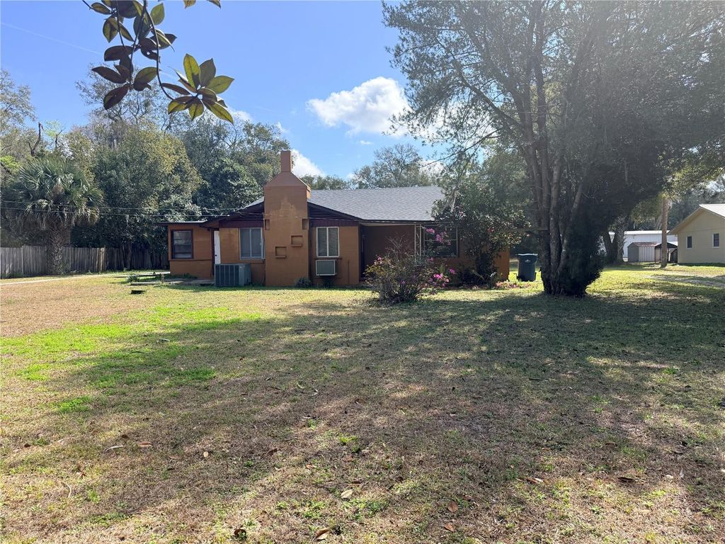 Photo of 2108 Old New York Avenue, Deland, FL 32720 (MLS # V4947953)