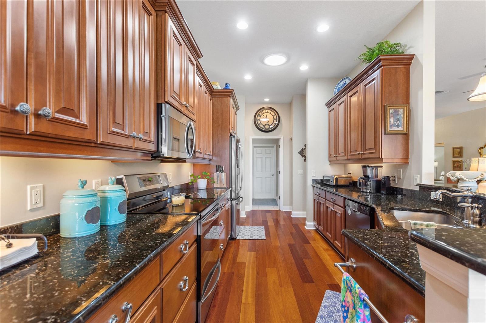 VIENNA SQUARE PH I - Residential