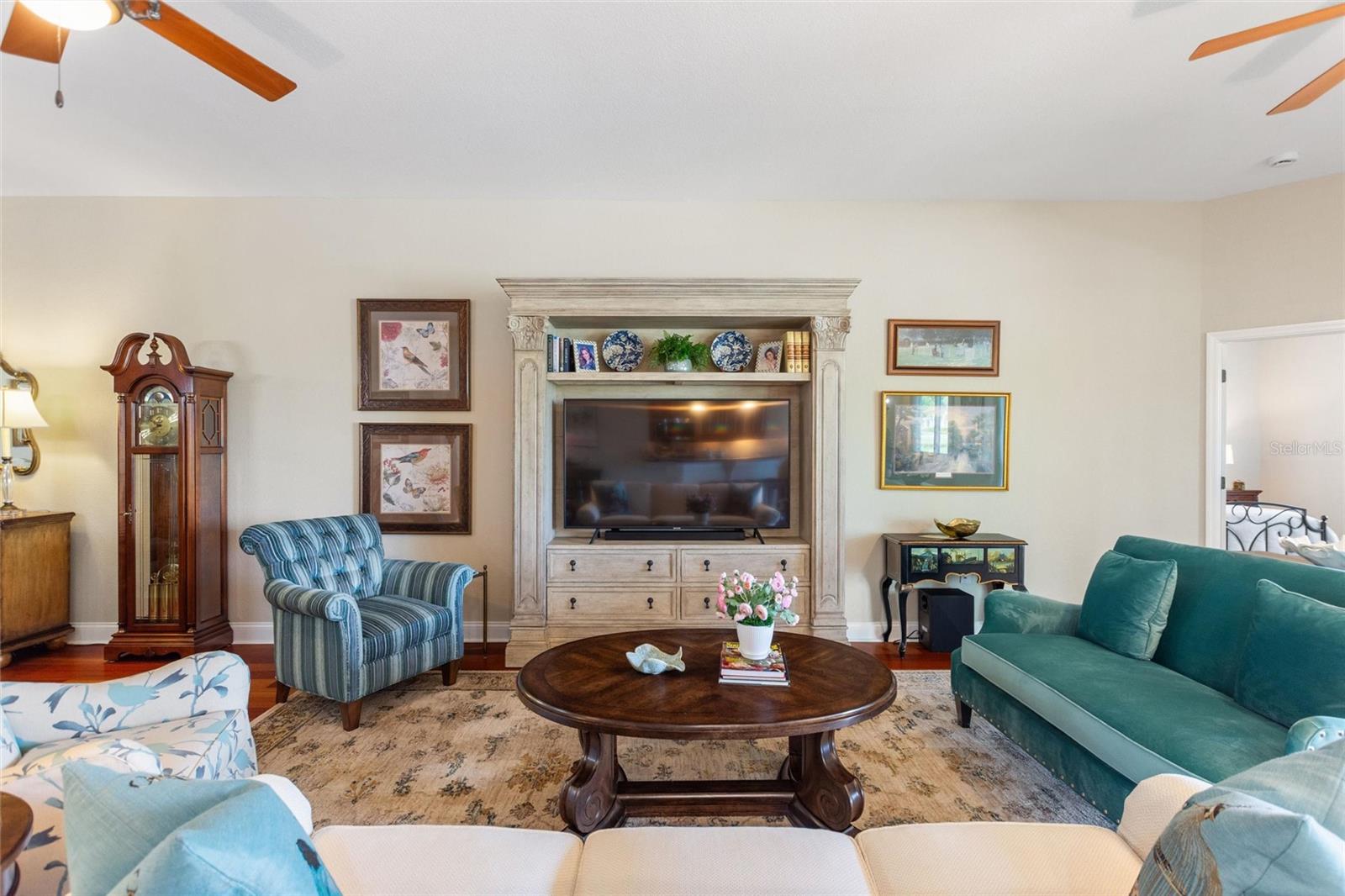 VIENNA SQUARE PH I - Residential