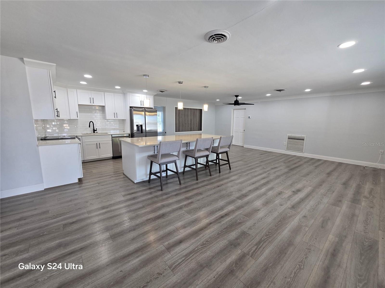 KENNETH CITY - Residential Lease