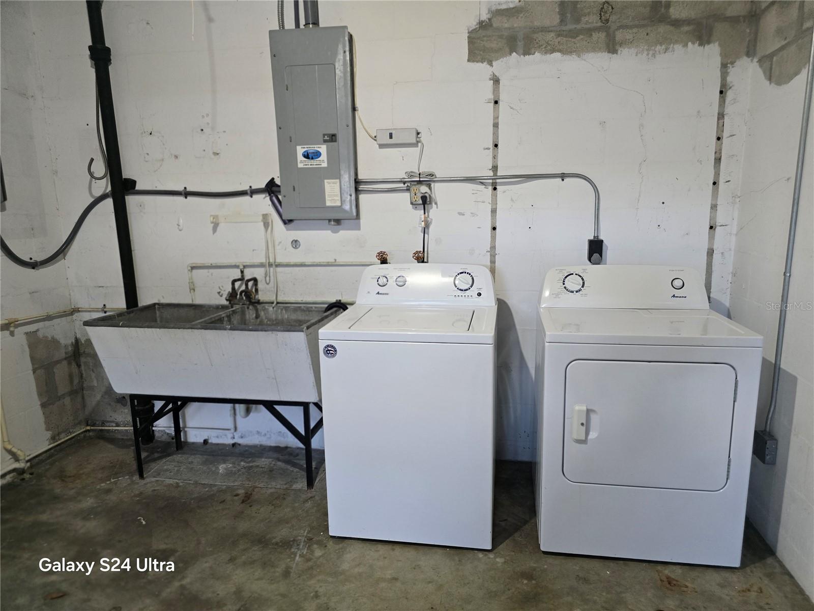 KENNETH CITY - Residential Lease