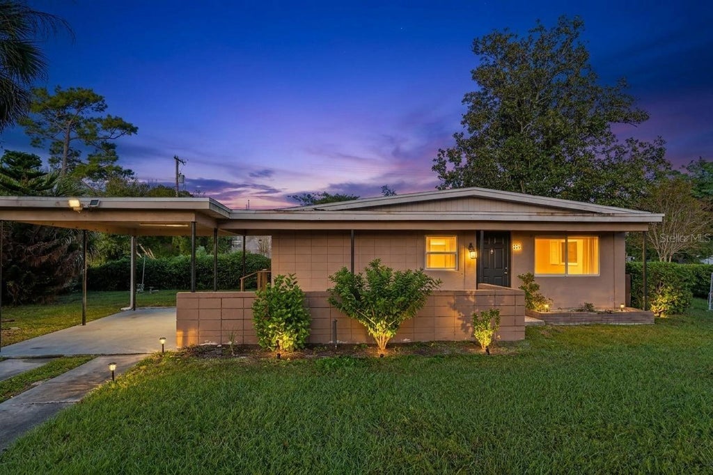Photo of 304 Cosmos Drive, Orlando, FL 32807 (MLS # O6452981)