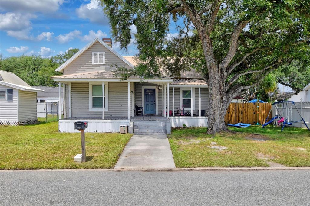Photo of 204 NE 1st Avenue, Mulberry, FL 33860 (MLS # L4963569)