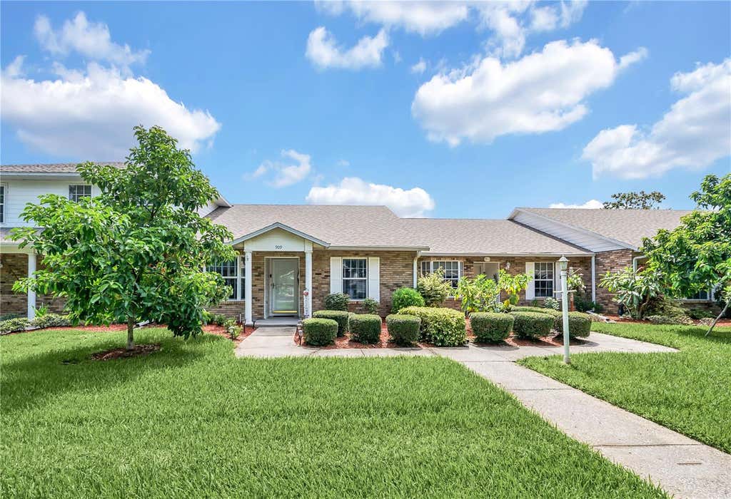 Photo of 909 Illinois Avenue, Saint Cloud, FL 34769 (MLS # O6430037)