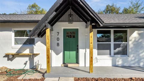 A home in DELAND