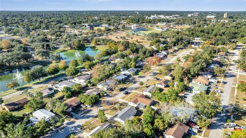 A home in DELAND