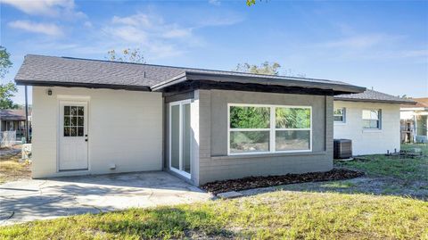 A home in DELAND