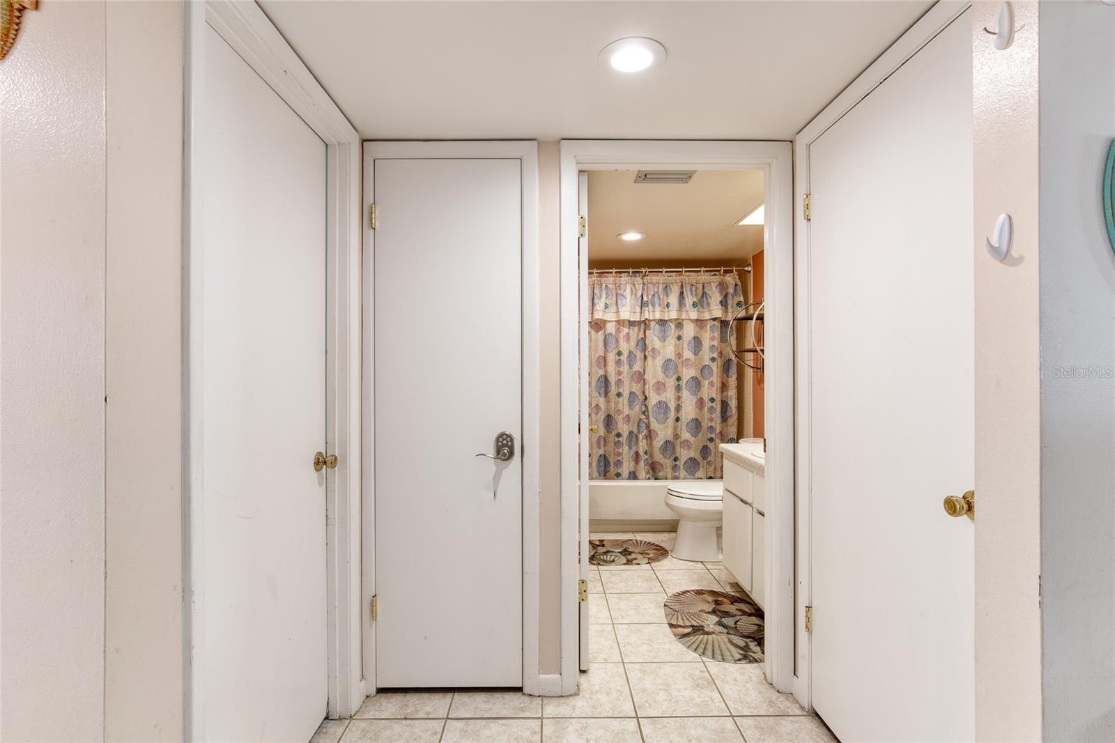 INDIES HOUSE CONDO - Residential