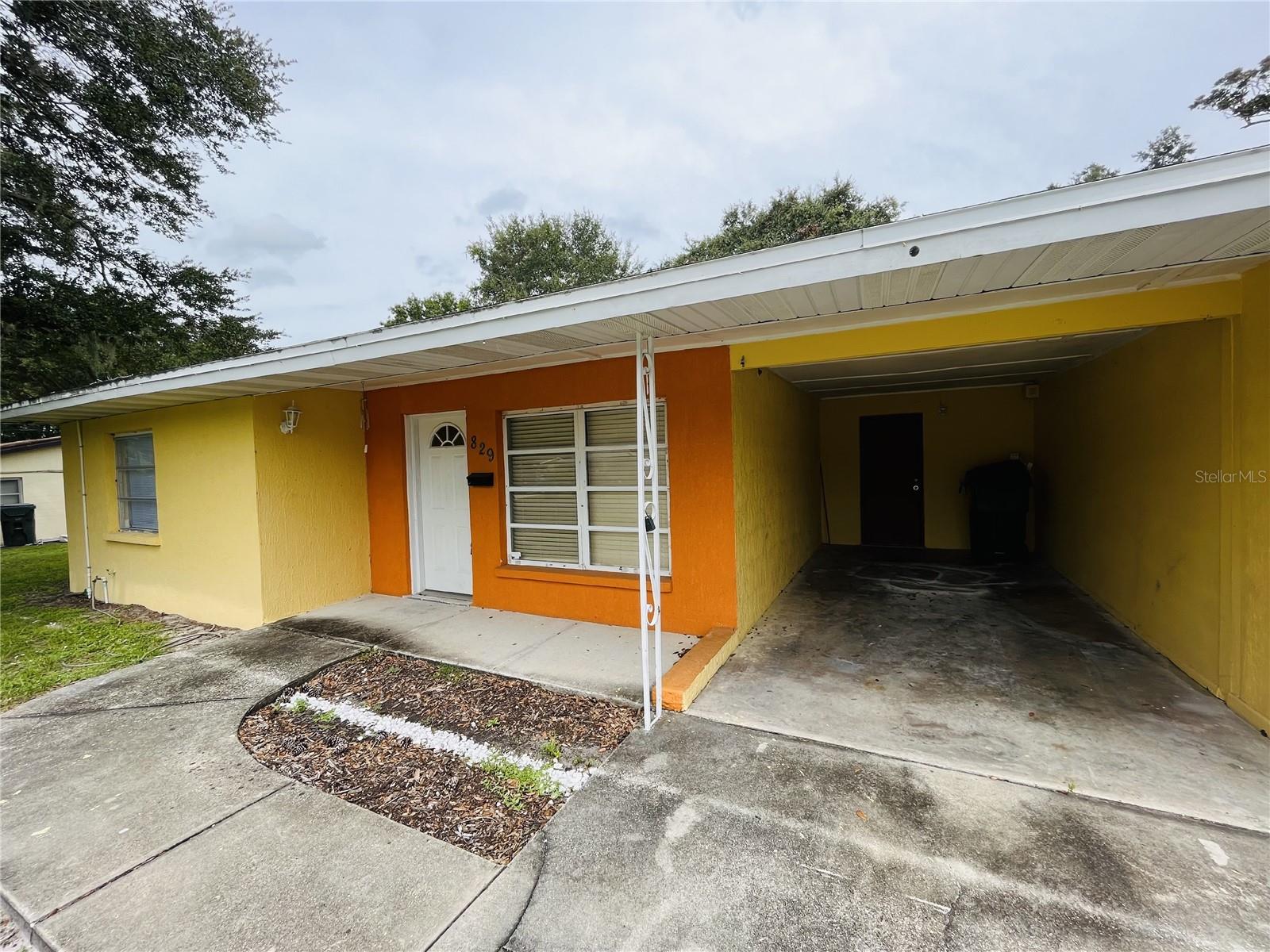 Spacious Duplex with bonus room and large back yard. This 2 bed 1 bath half of a duplex is now available. This unit features a florida room and has been freshly painted.
Upon approval tenants will be subject to a $150 one-time tenant set up fee. Tenant Benefit Package: $55 monthly Tenant benefit package which includes- Monthly Filters, Pest control, $1M Identity Theft Protection, Credit Building, and a Resident Rewards Program, Utility concierge and much more.