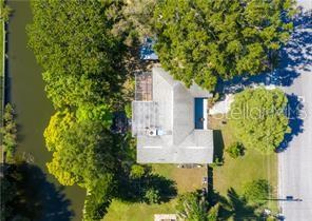Photo of 3098 Pinecrest Street, Sarasota, FL 34239 (MLS # A4666599)