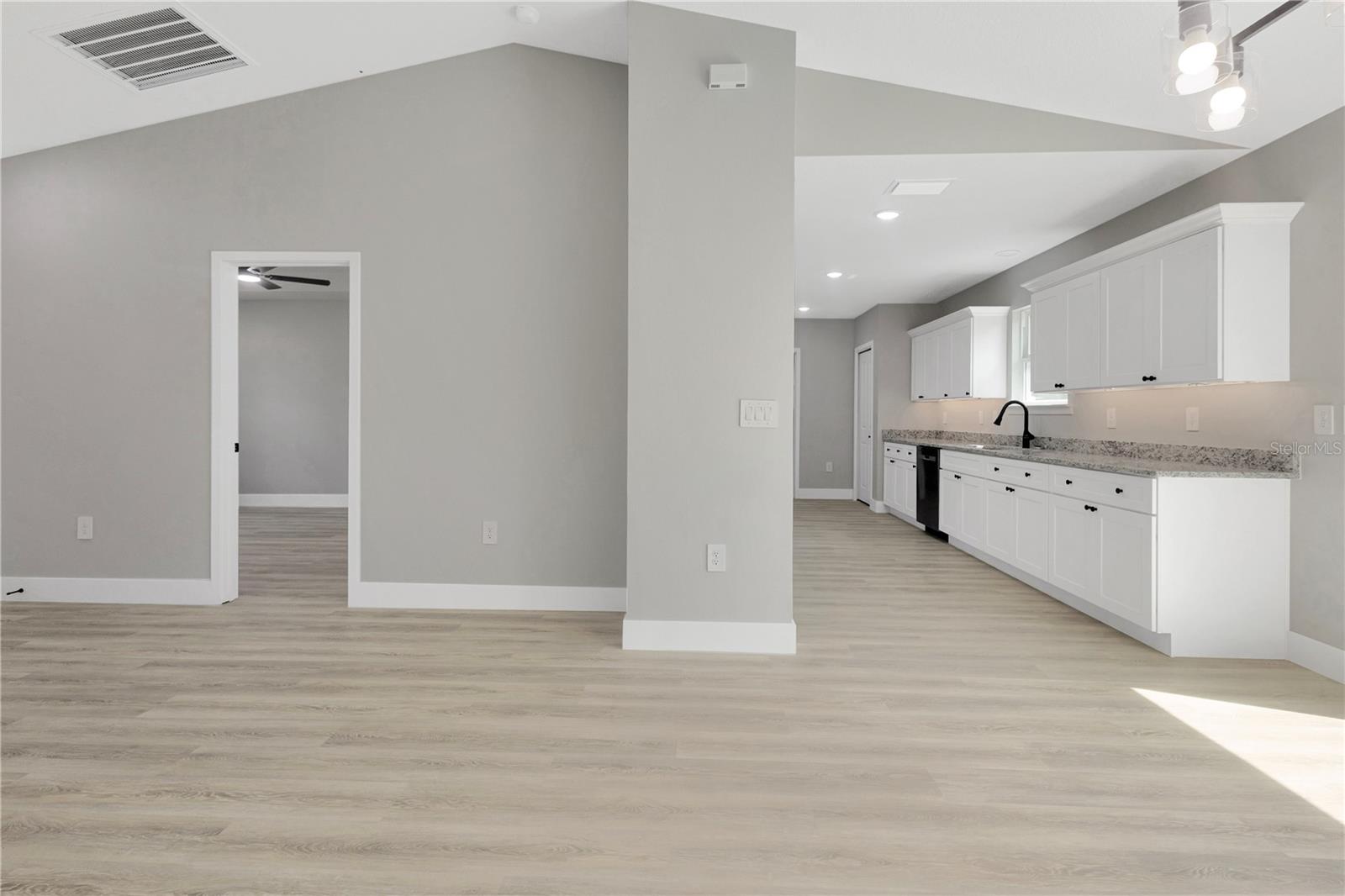 BELLEVIEWS SUNNY SKYES - Residential