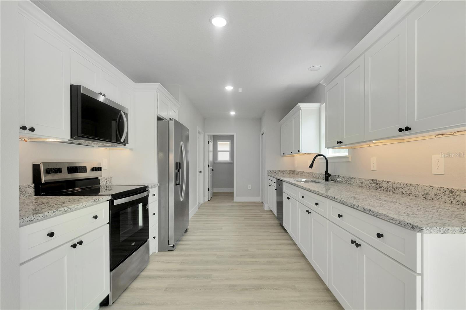 BELLEVIEWS SUNNY SKYES - Residential