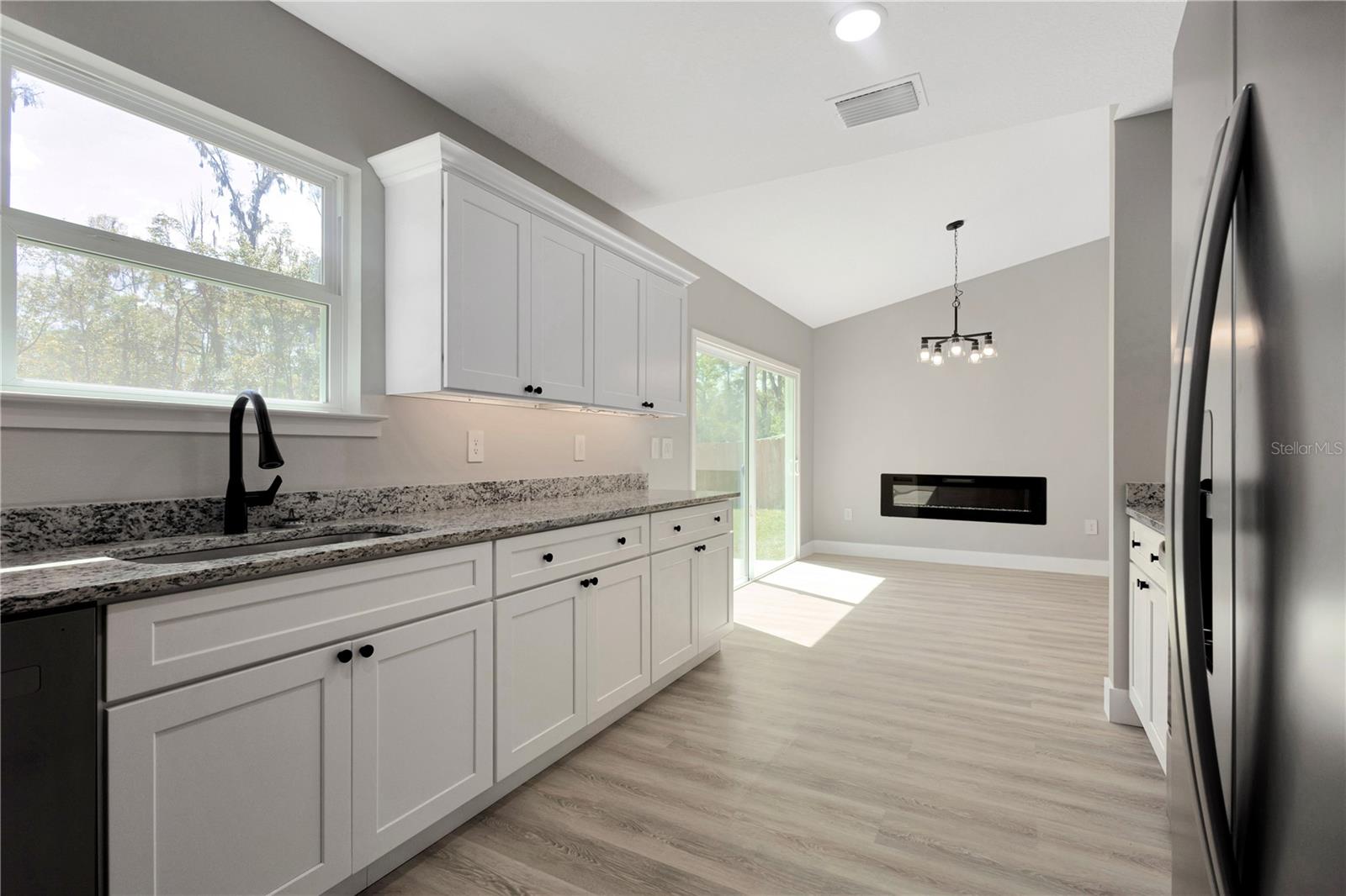 BELLEVIEWS SUNNY SKYES - Residential