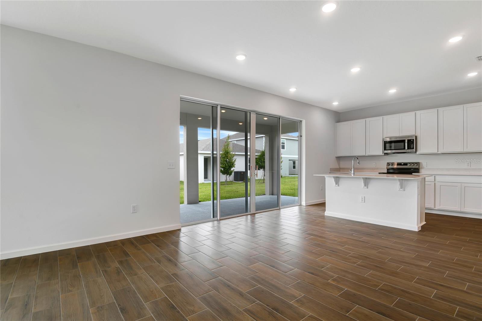 SEASONS AT MAGNOLIA POINTE - Residential