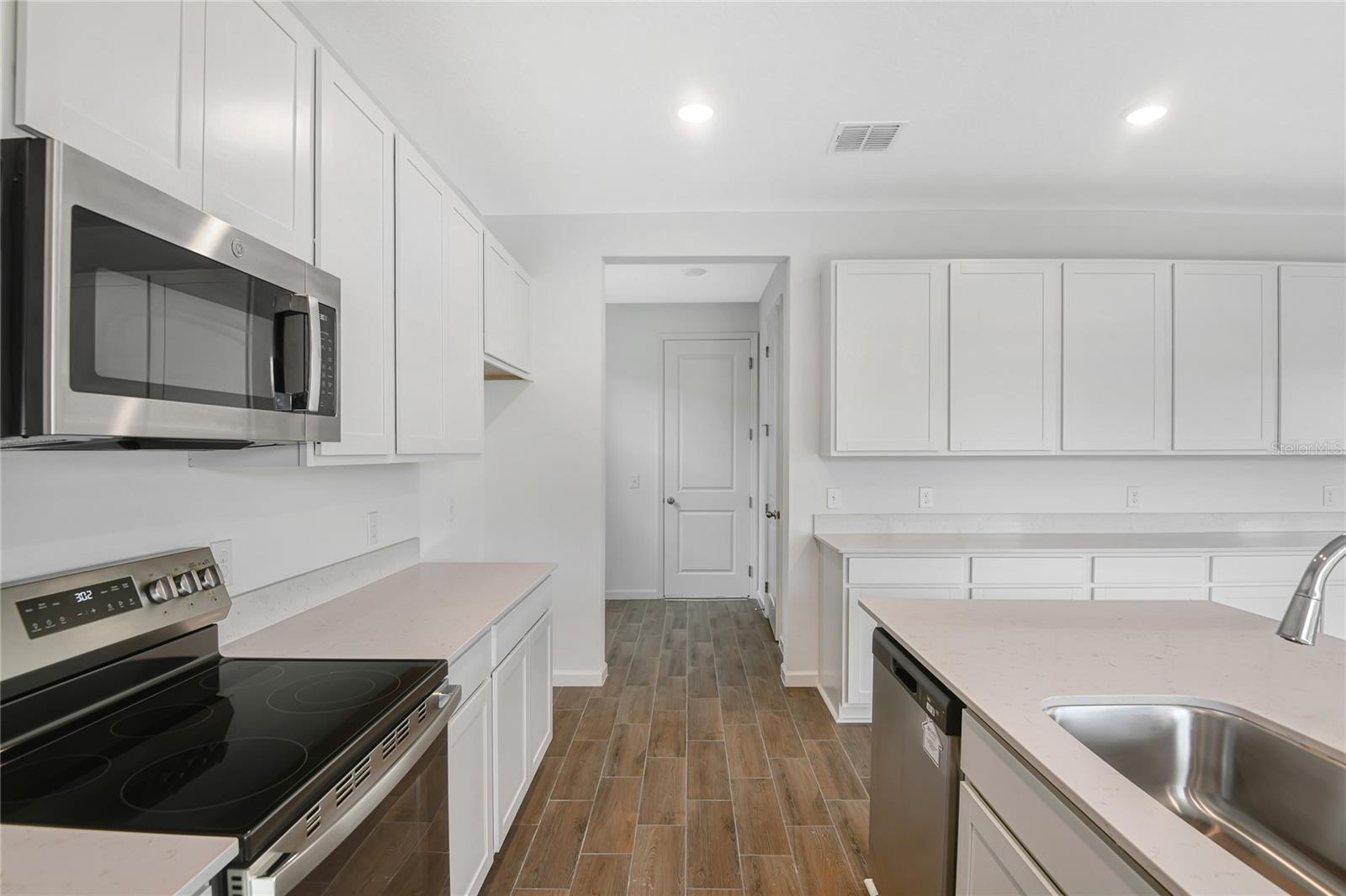 SEASONS AT MAGNOLIA POINTE - Residential