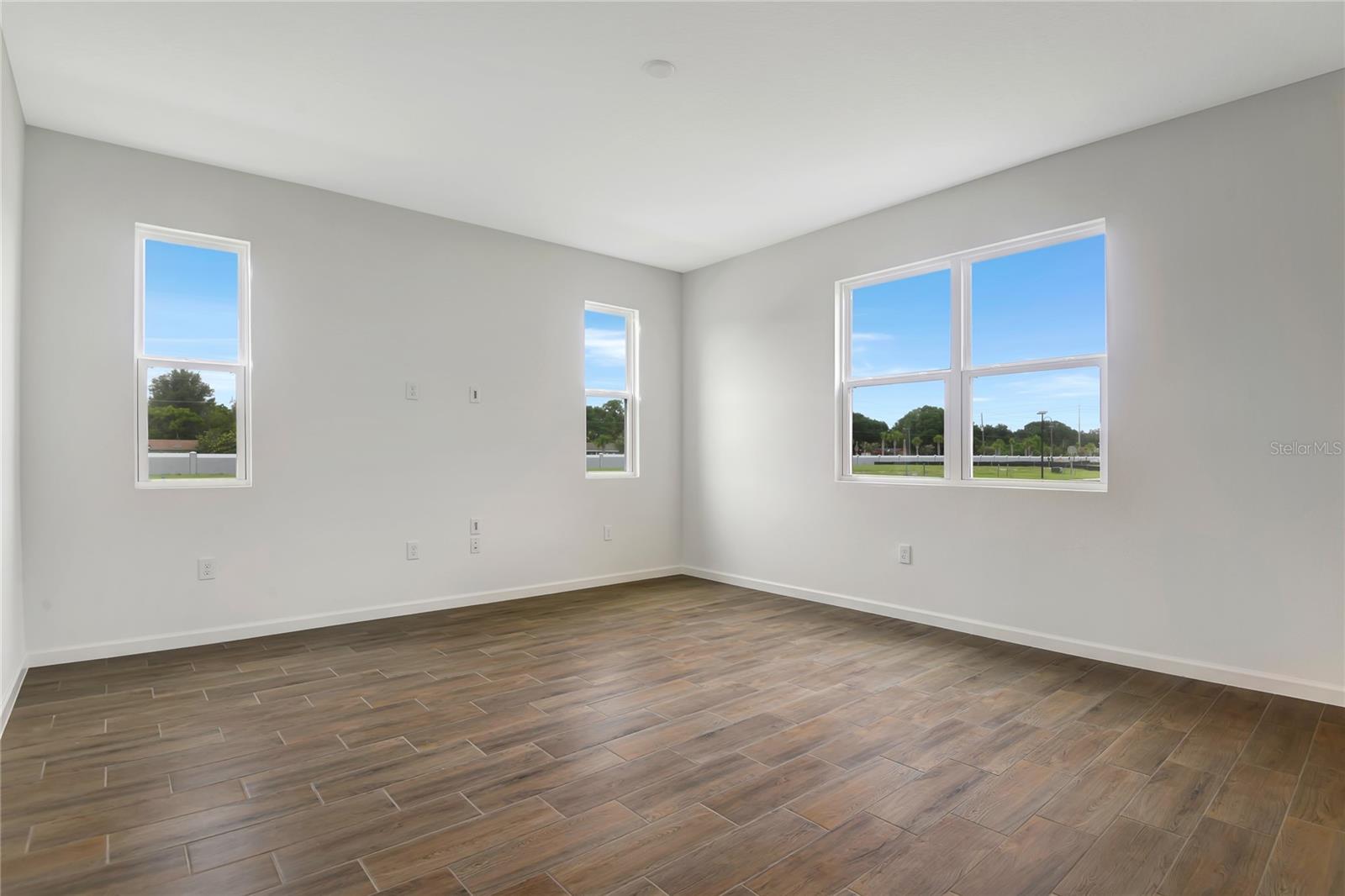 SEASONS AT MAGNOLIA POINTE - Residential