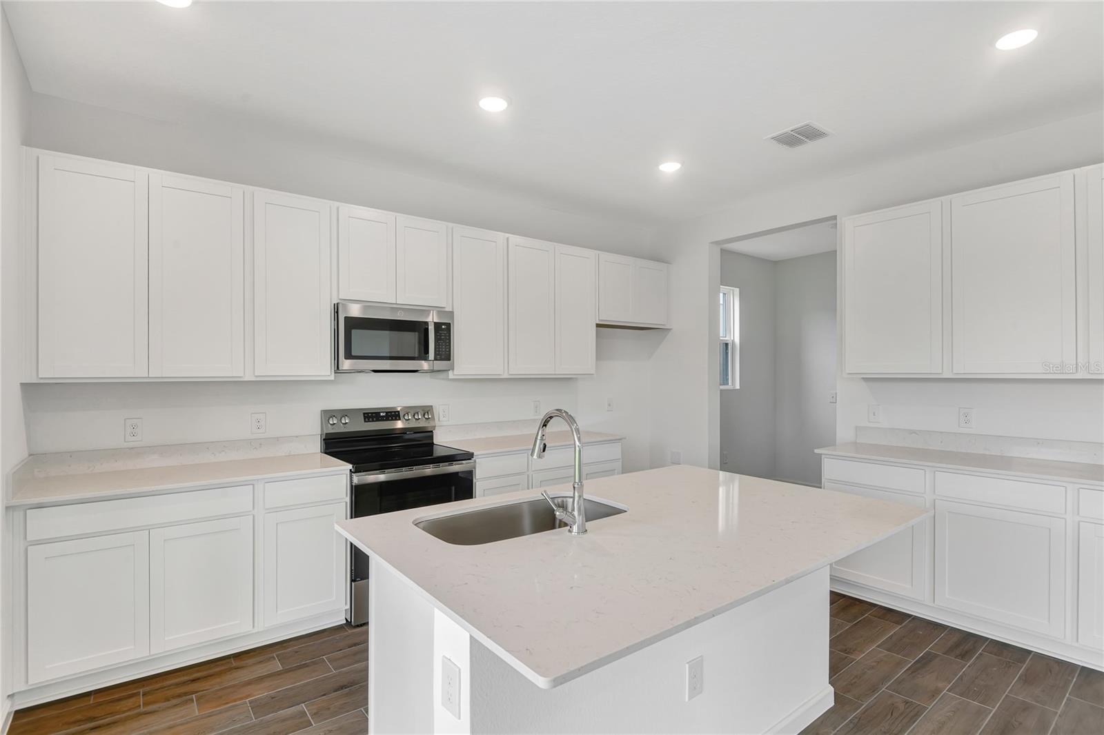 SEASONS AT MAGNOLIA POINTE - Residential