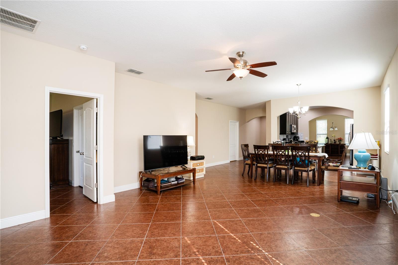 1855 ALTAVISTA CIRCLE