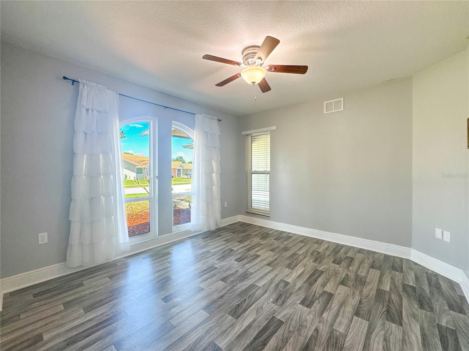HUNTERS RUN - Residential
