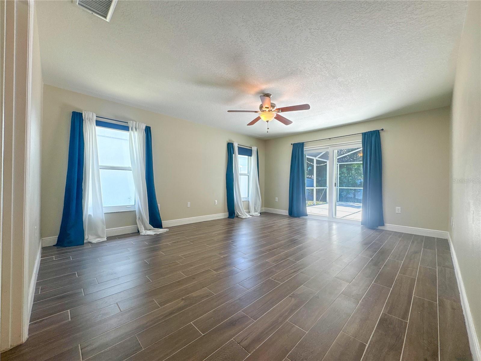 HUNTERS RUN - Residential