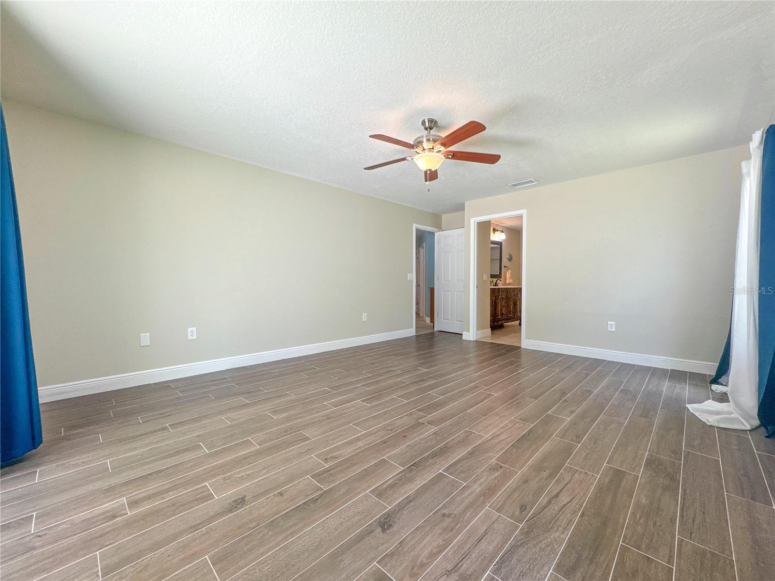 HUNTERS RUN - Residential