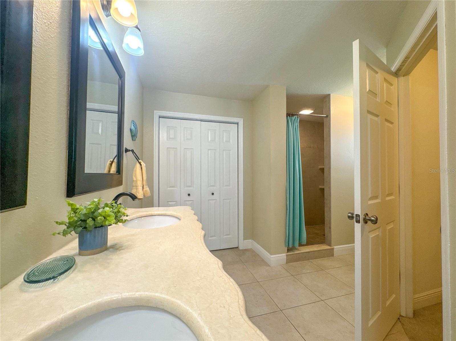 HUNTERS RUN - Residential