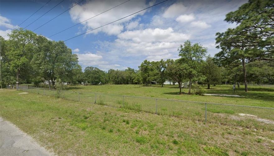 Beautiful 1.07 acre land in Spring Hill! The property has electric, well and septic! Perfect to build your dream home.Great lot in a great location! Check it out!