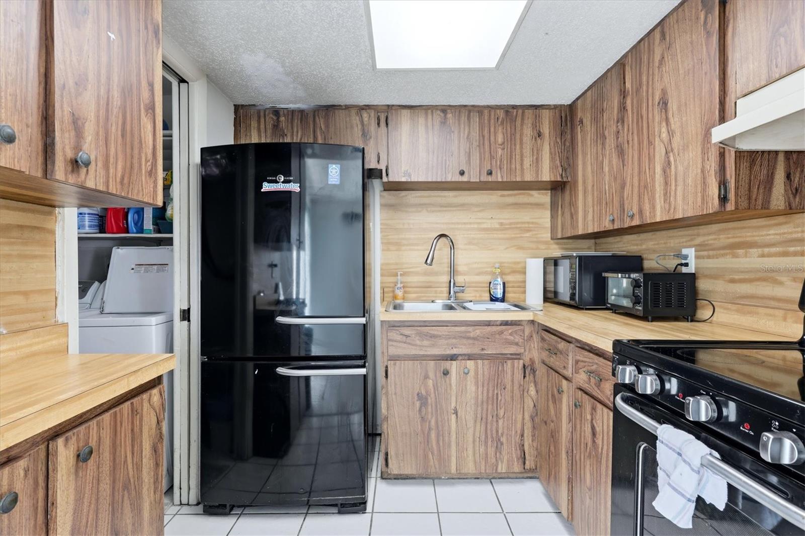 1805 MARBETH STREET 1805/1807