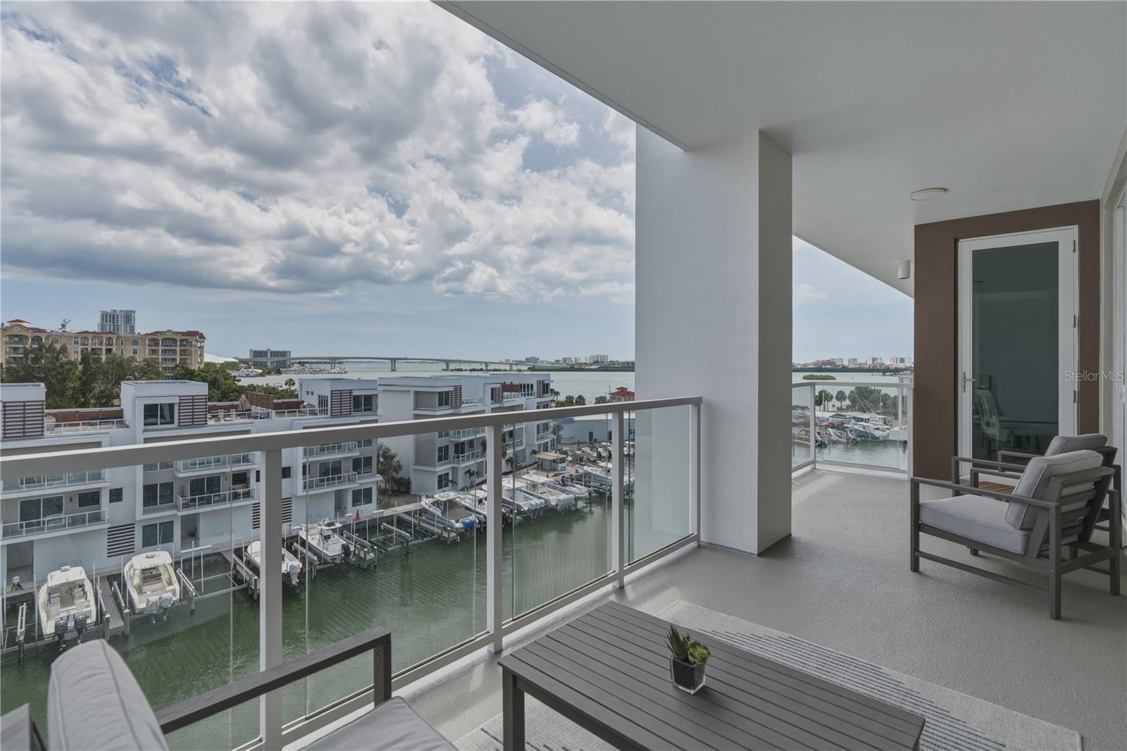 MARINA BAY 880 - Residential