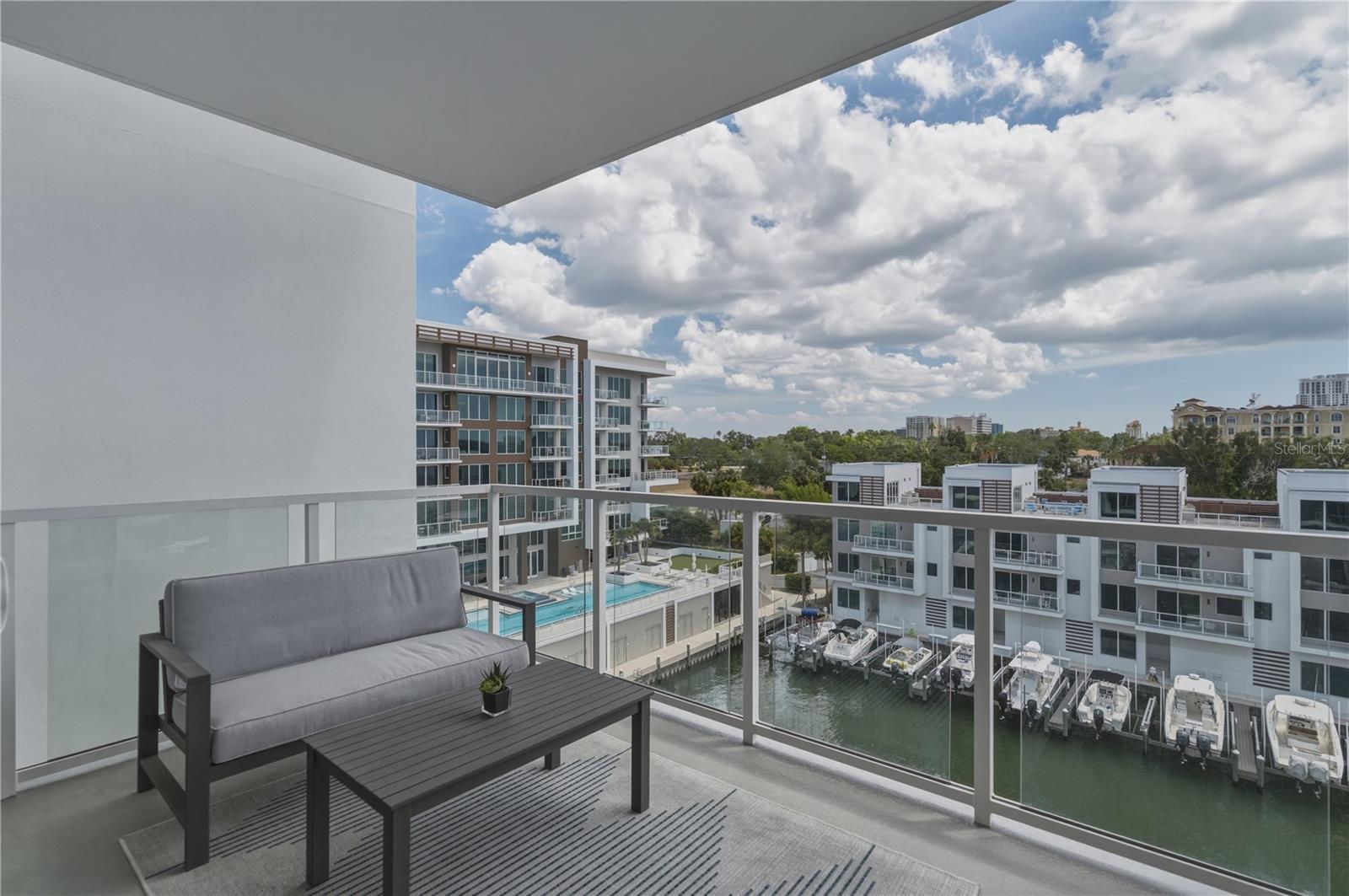MARINA BAY 880 - Residential